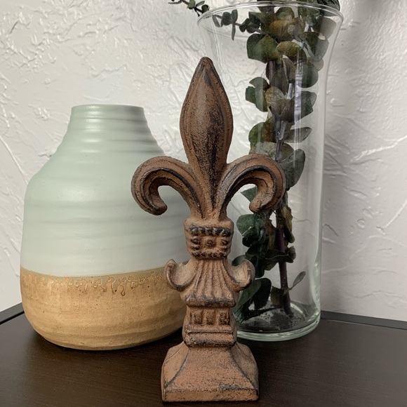 Vintage Other - Vintage Cast iron Fleur De Lis Home/Garden decor